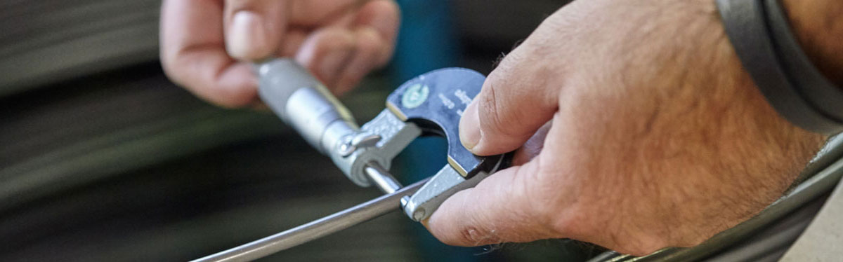 Vormaterialprüfung bei der Schmeck Verbindungstechnik